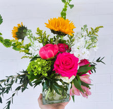 Load image into Gallery viewer, Mixed Fresh Arrangement
