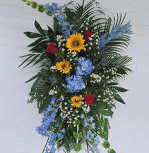 Load image into Gallery viewer, Patriotic Fresh Flower Spray
